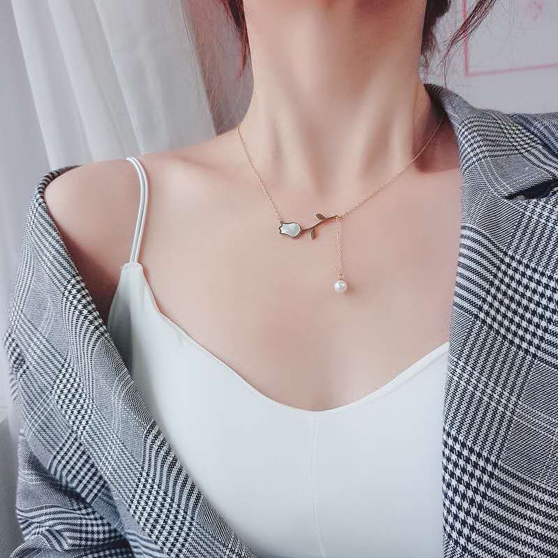 高级感玫瑰花珍珠吊坠项链女冷淡风郁金香轻奢锁骨链法式性感颈链