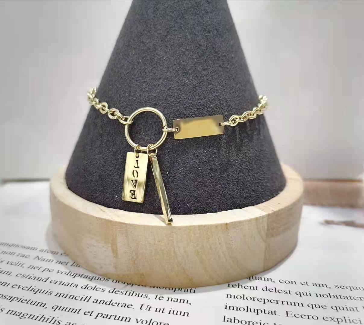 韩国ins设计字母手链女网红简约个性手链条防过敏