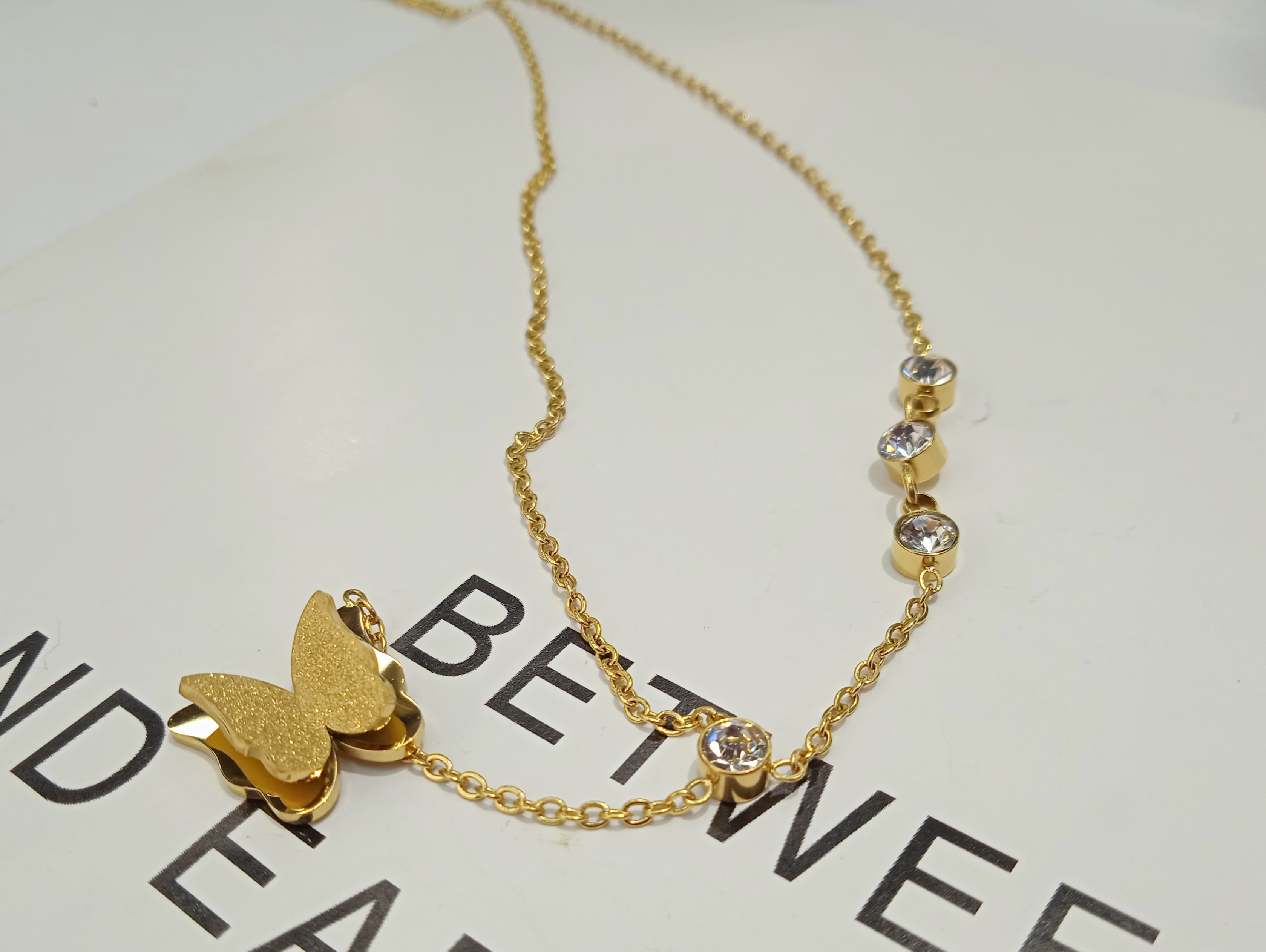 镶钻蝴蝶项链女生韩版ins个性百搭网红清新锁骨链简约