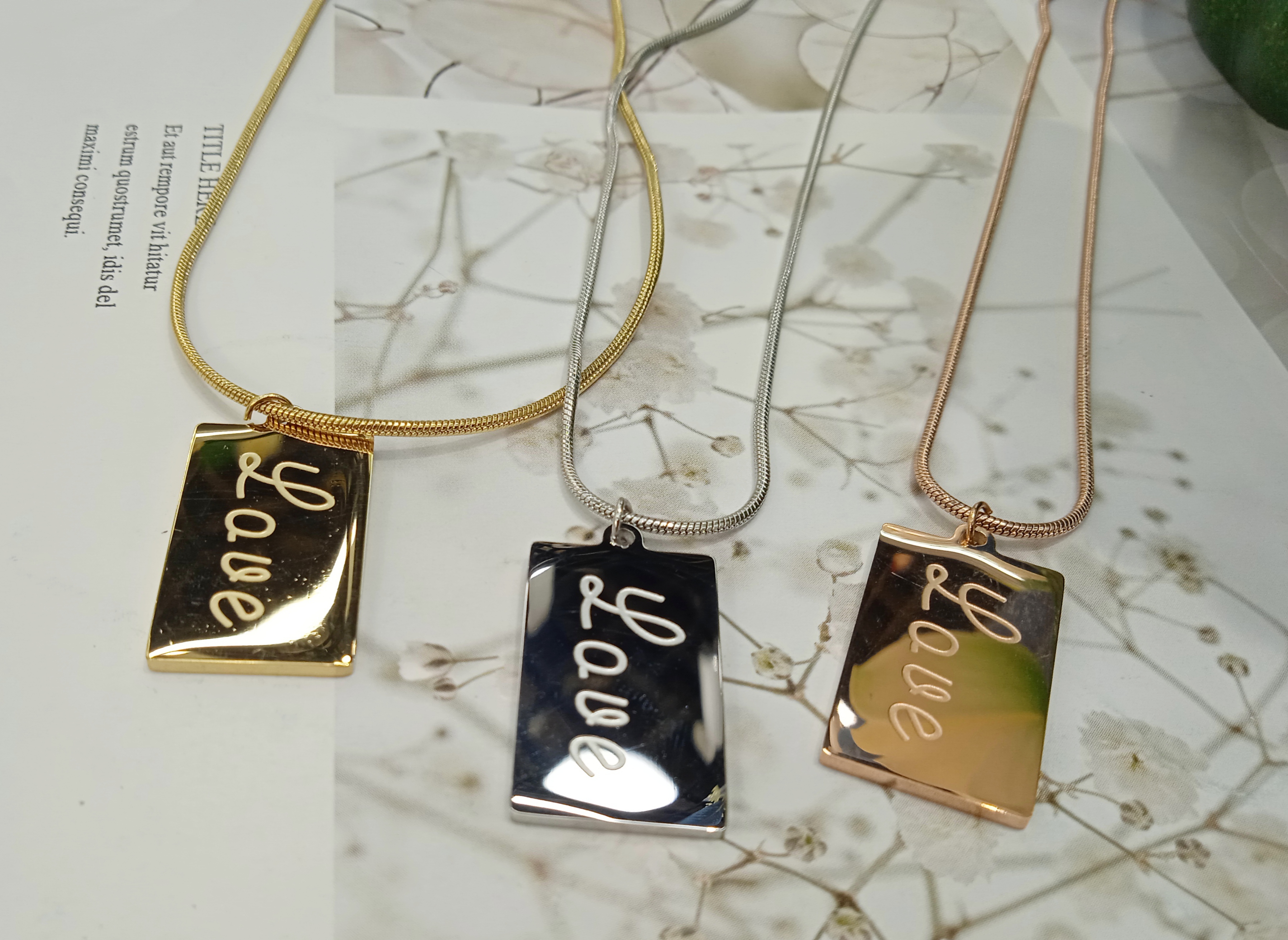 热巴同款长方牌LOVE锁骨项链洗澡不用摘不褪色不过敏