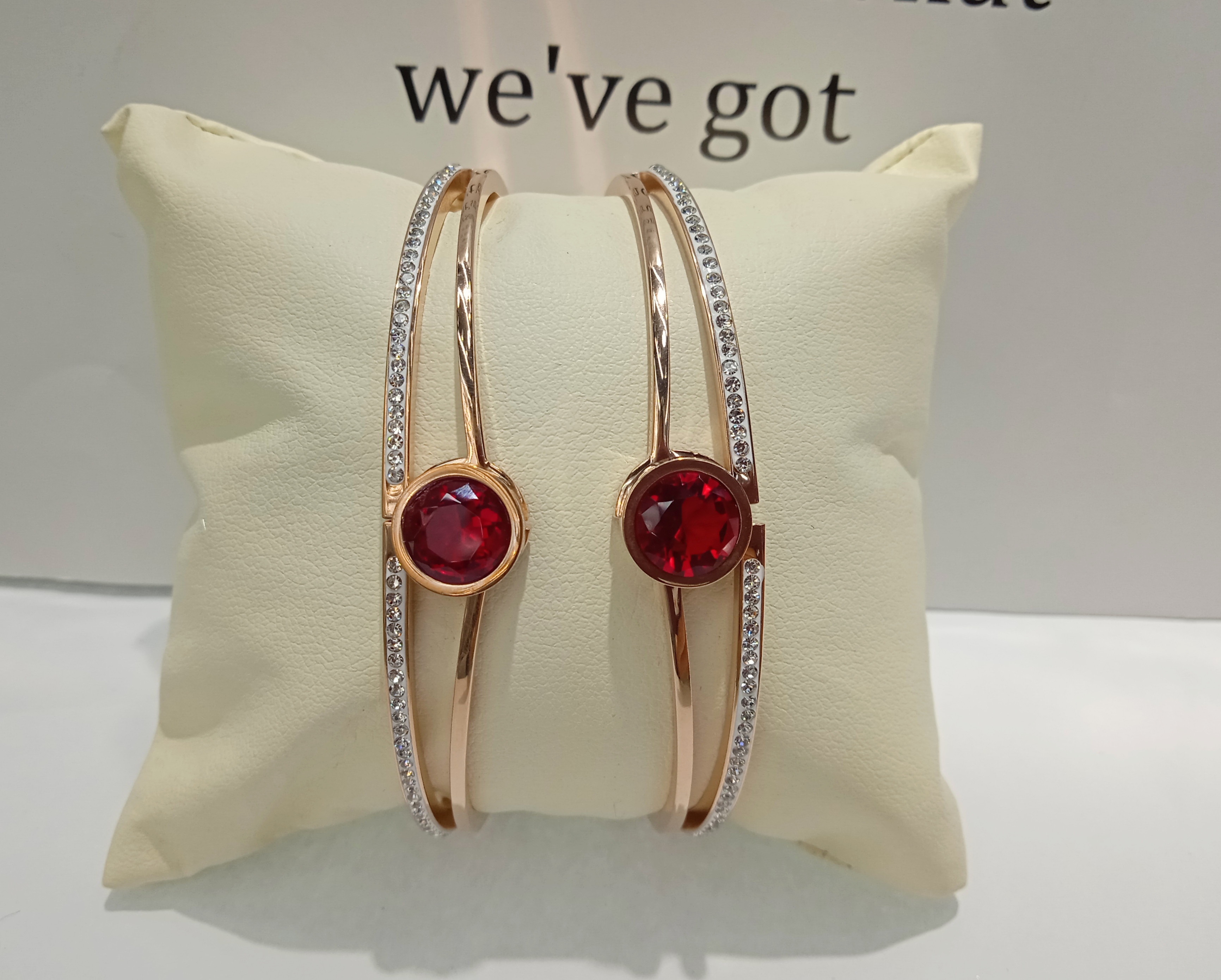 钛钢手镯新款创意红锆石手环欧美个性防过敏 不掉色