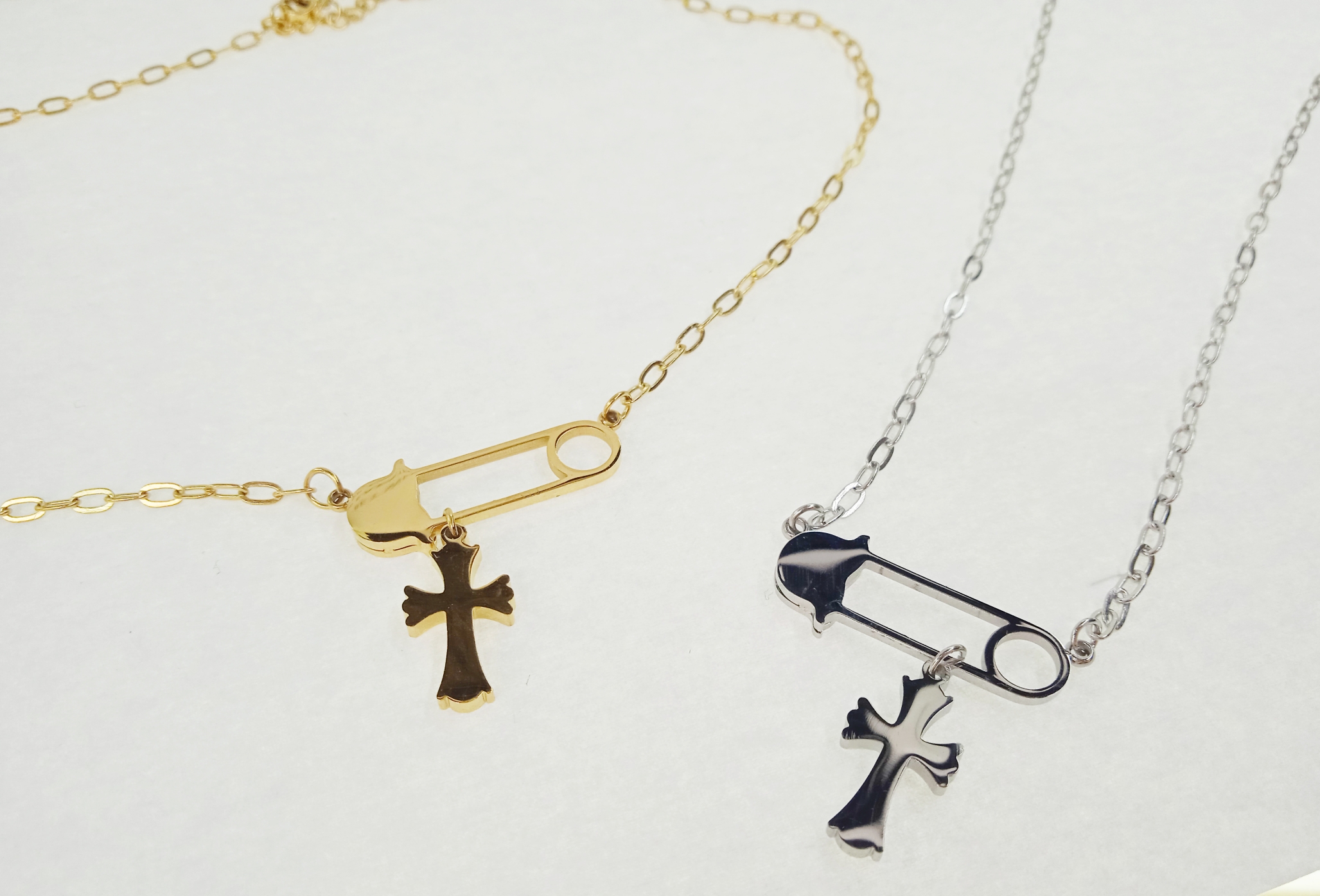 钛钢十字架别针项链镀金个性潮牌男女锁骨链 百搭不褪色