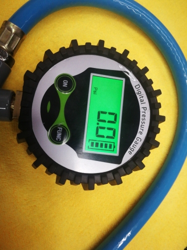 automobile tire pressure gauge oil-immersed high-display shockproof multiple materials and styles