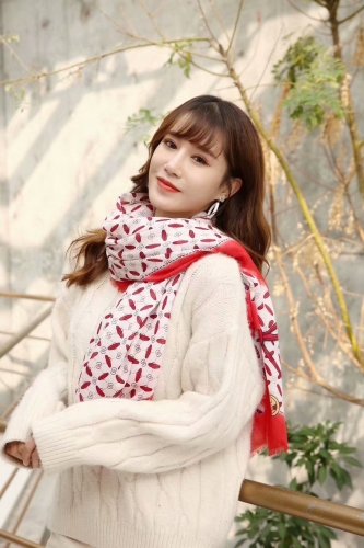 Spring and Autumn Fashion Large Kerchief 130*130 Satin Square Scarf