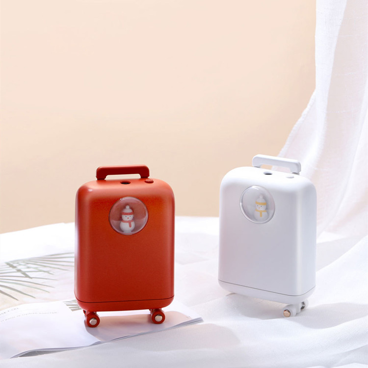 冬季新款旅行箱加湿器创意雪人迷你加湿器家用七彩夜灯空气净化器