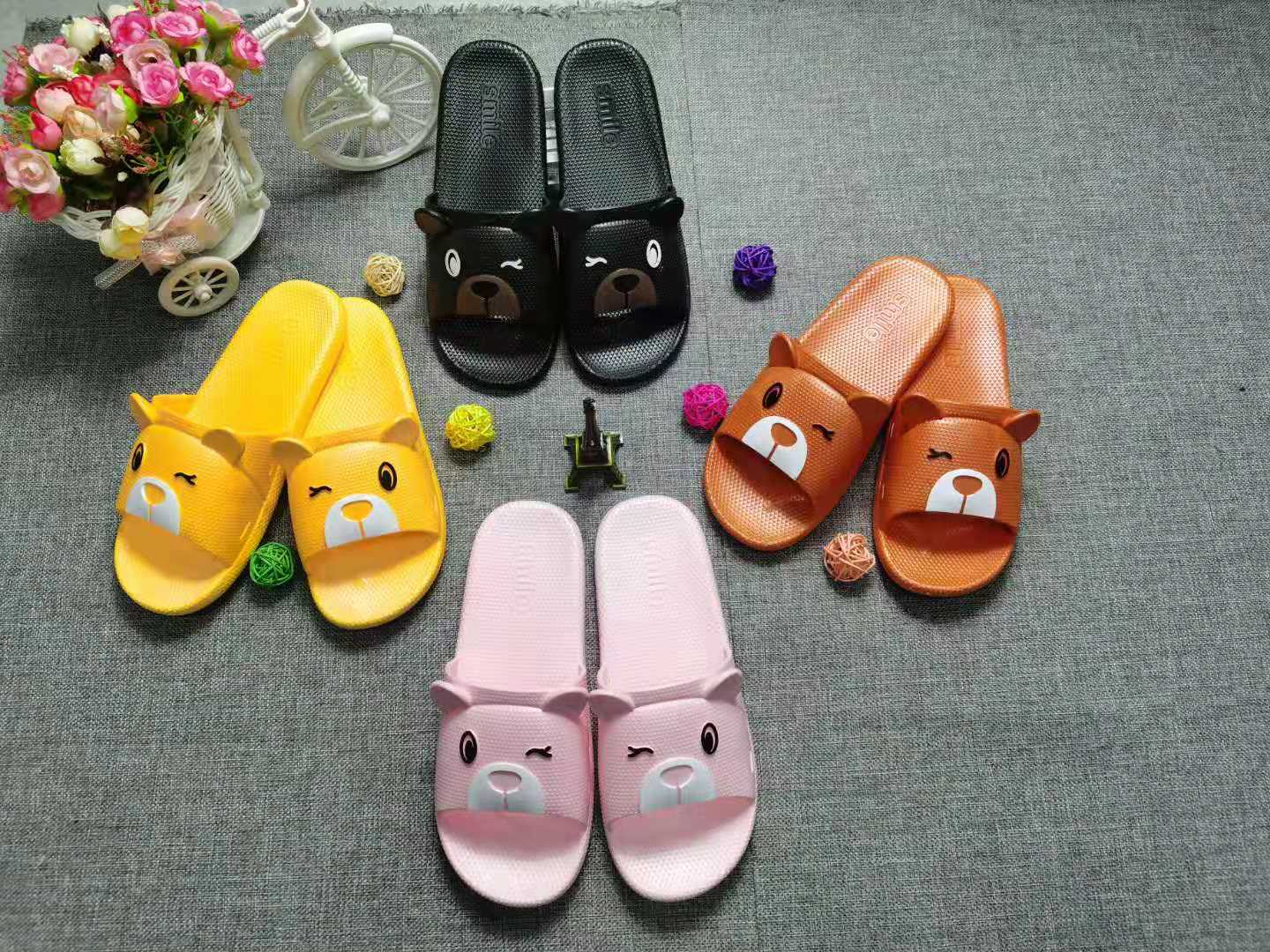 现货供应夏季儿童拖鞋萌宠卡通熊带面舒适耐磨一字男童女童凉拖