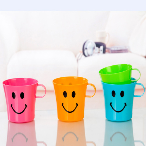 Factory Direct Supply 2 Yuan Shop with Handle Smiley Face Mouthwash Cup Candy Color Couple Washing Cup Toothbrush Cup Plastic Water Cup