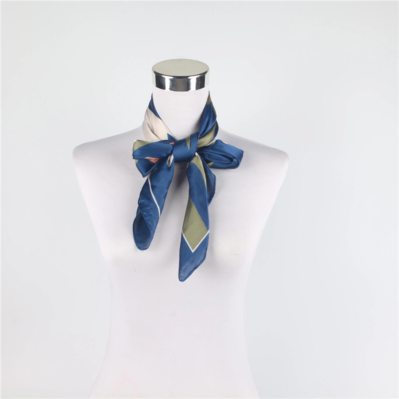 Silk-like square scarves with geometric patterns and a silk-like feel are selling well in Europe and America on Amazon pic 3