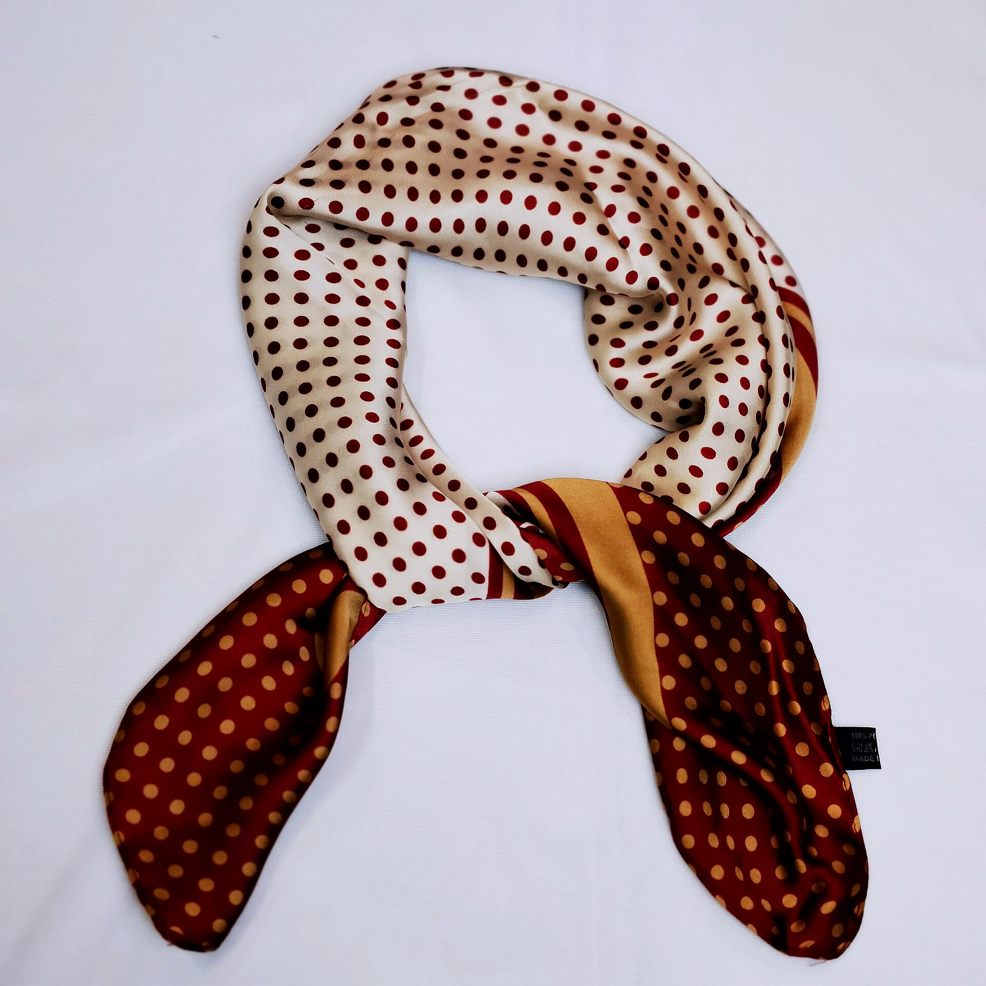 Silk-like square scarves with geometric patterns and a silk-like feel are selling well in Europe and America on Amazon pic 11