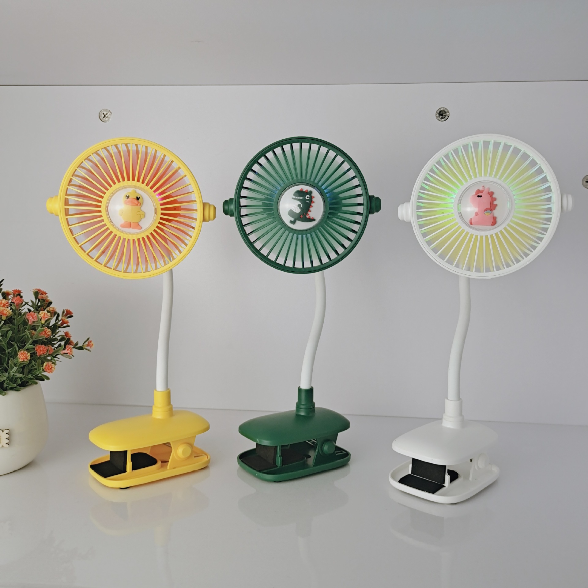 夹子USB充电风扇 锂电池带灯光 桌面便携式风扇