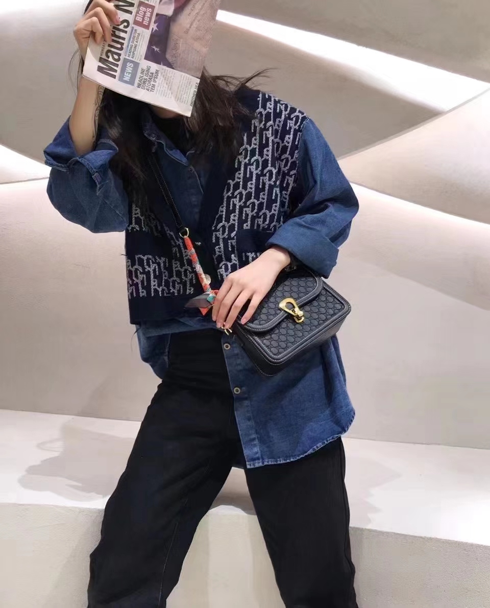 爆款GD黑色 白色 单肩斜挎小包 精致百搭