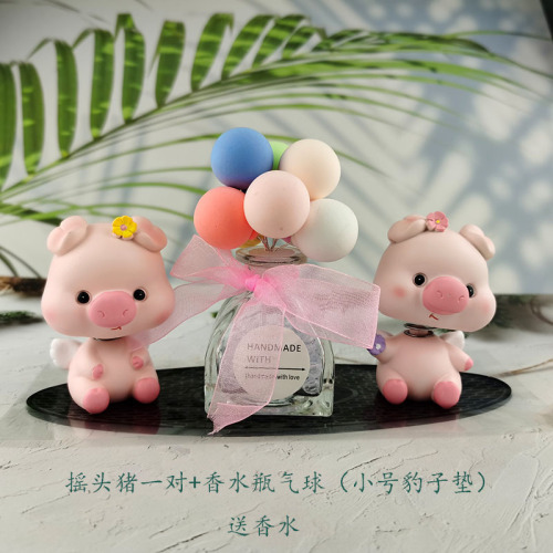 Car Perfume Decoration Non-Slip Mat Resin Head-Shaking Doll Momo Pig Confession Balloon Crystal Holder