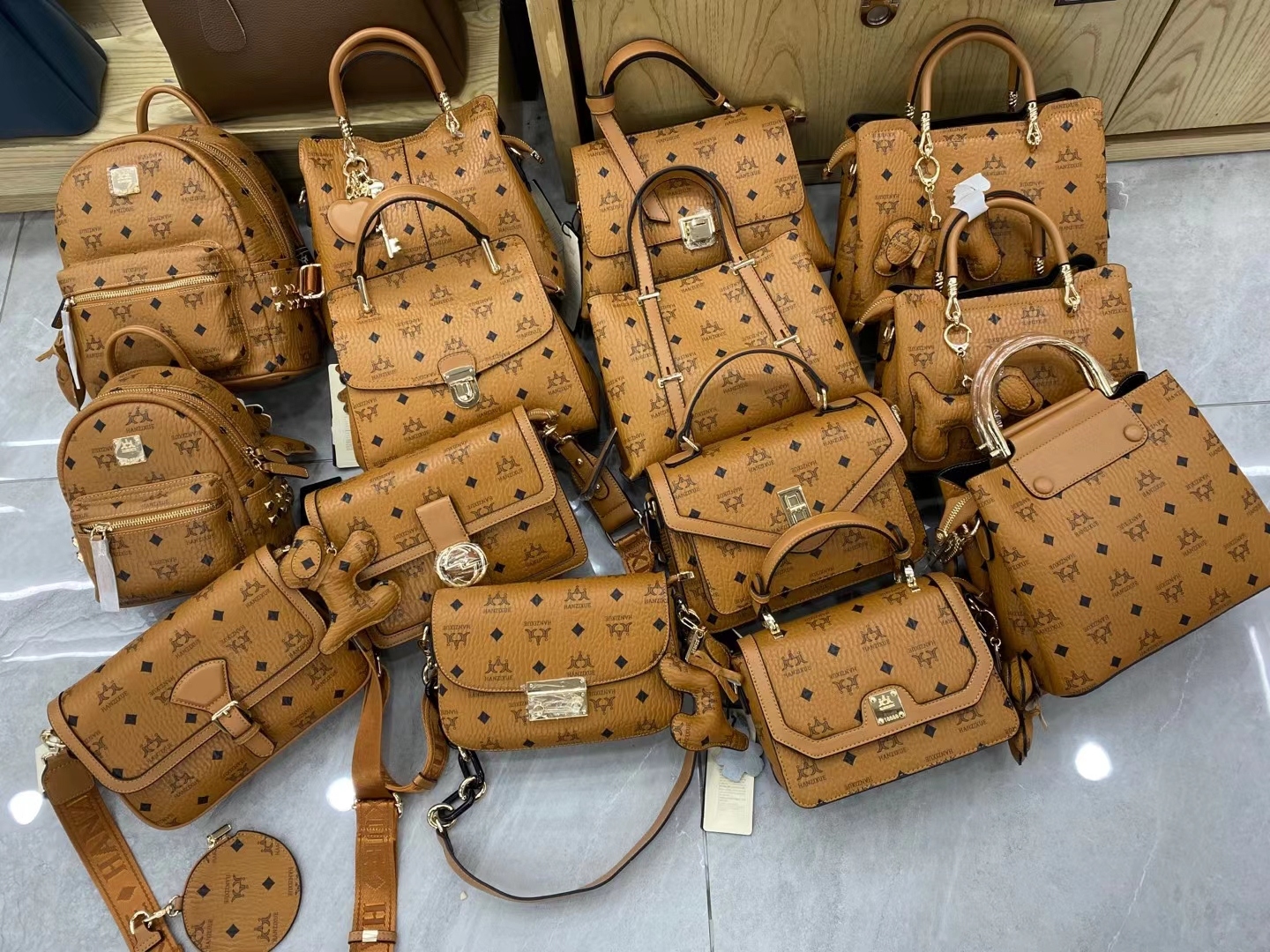 瓦萨琪品牌女包 手提包 单肩包 斜挎小包 多功能用途包 大牌同款