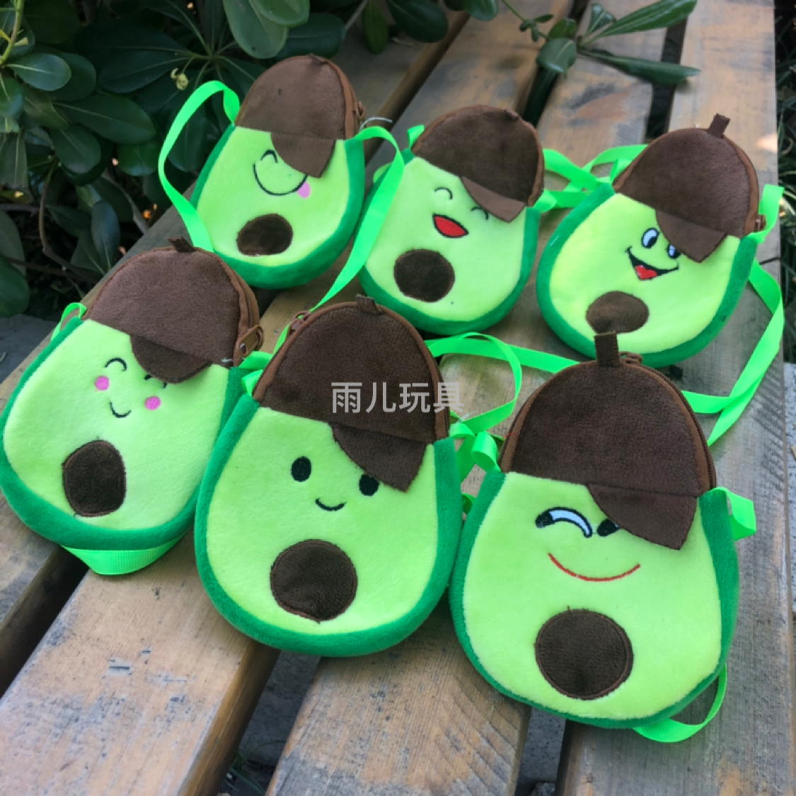 毛绒玩具牛油果挎包零钱包牛油果玩具包儿童包卡通刺绣帽子牛油果
