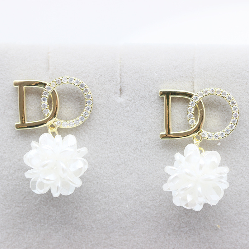 2021新款银针耳钉韩国东大门耳饰微镶锆石字母DO花瓣球珍珠耳环女