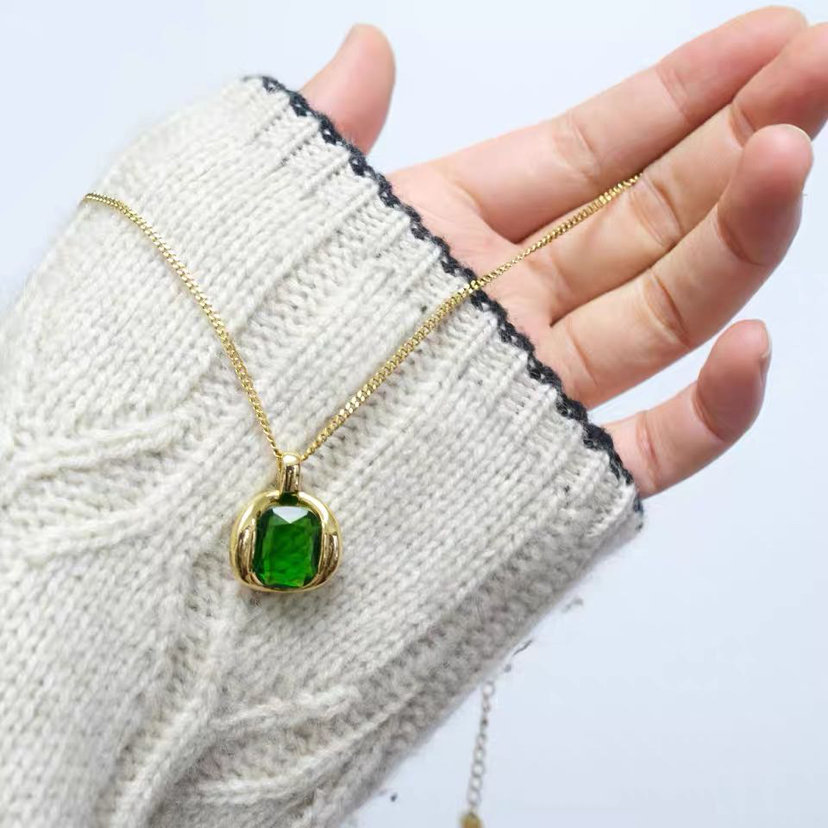 18K祖母绿钛钢项链时尚设计感气质高雅锁骨项链不锈钢项链女