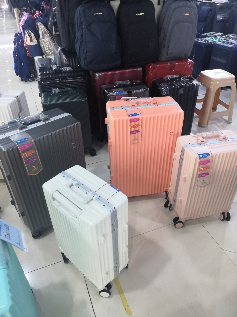 袋鼠品牌学生行李箱 正宗海关锁 磨砂 超静音万向轮 pc铝框 20寸