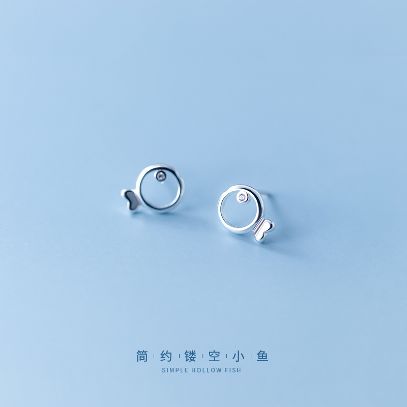 S925银日系可爱镂空小鱼儿耳钉简约时尚小巧个性甜美镶钻少女耳饰