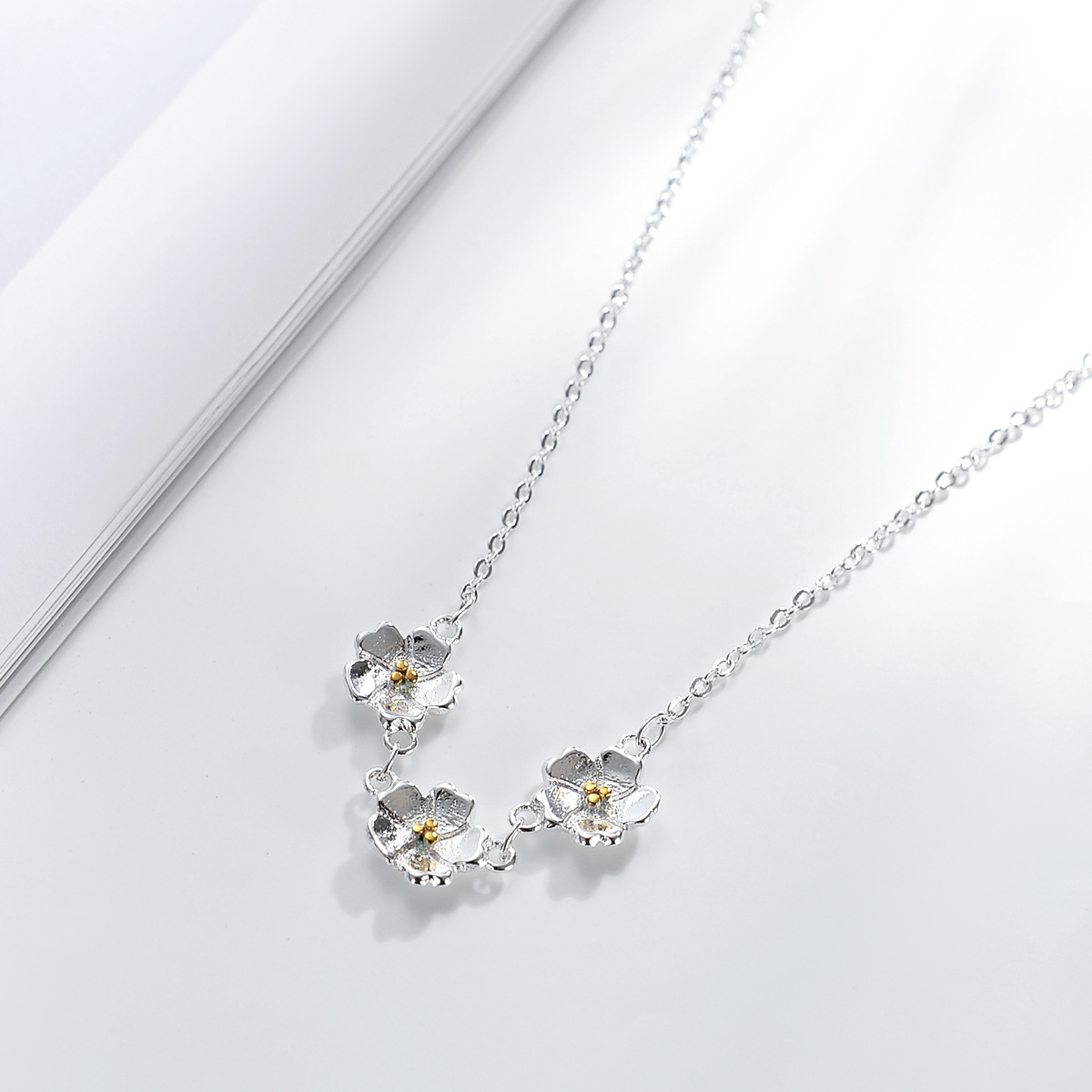 樱花项链女锁骨链吊坠甜美复古女生饰品银饰桃花三颗樱花