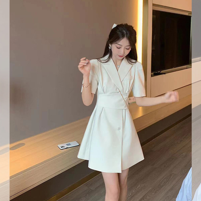 设计感短袖V领连衣裙女2021春季新款纯色显瘦法式气质收腰西装裙