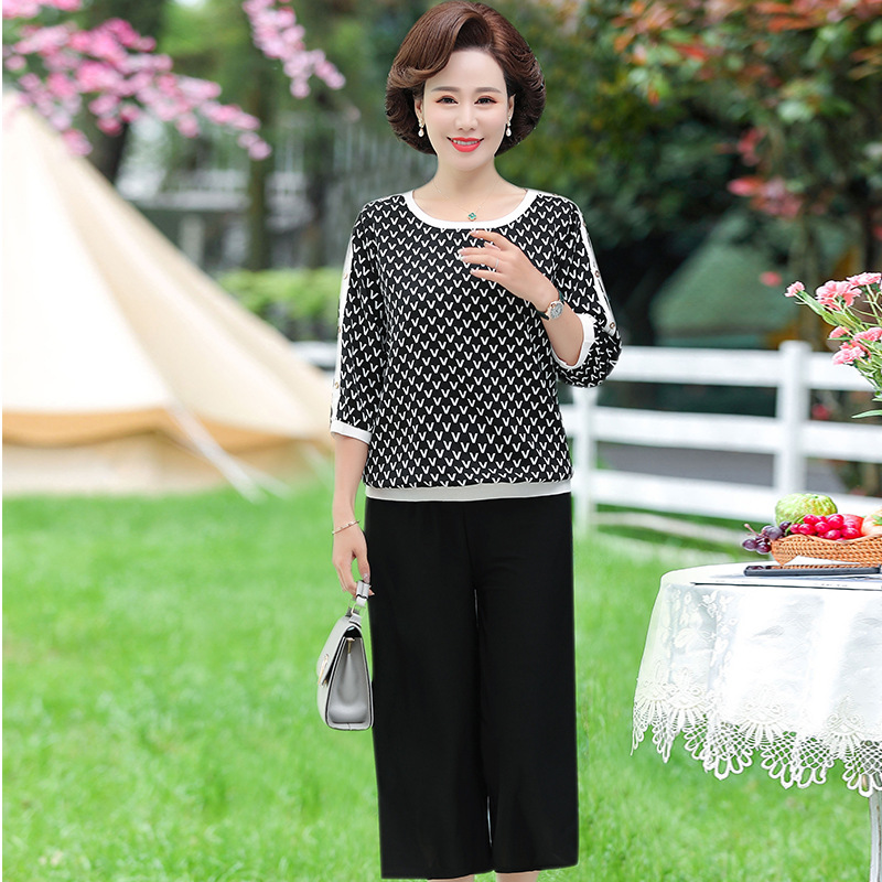 女装 妈妈装新款夏装上衣两件套中老年人妇女大码中袖T恤减龄套装