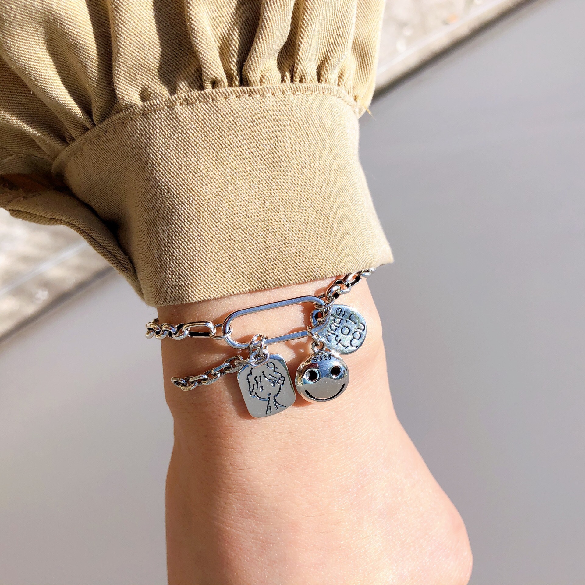 东大门s925纯银手链女小众设计复古简约笑脸链条个性吊坠学生手饰