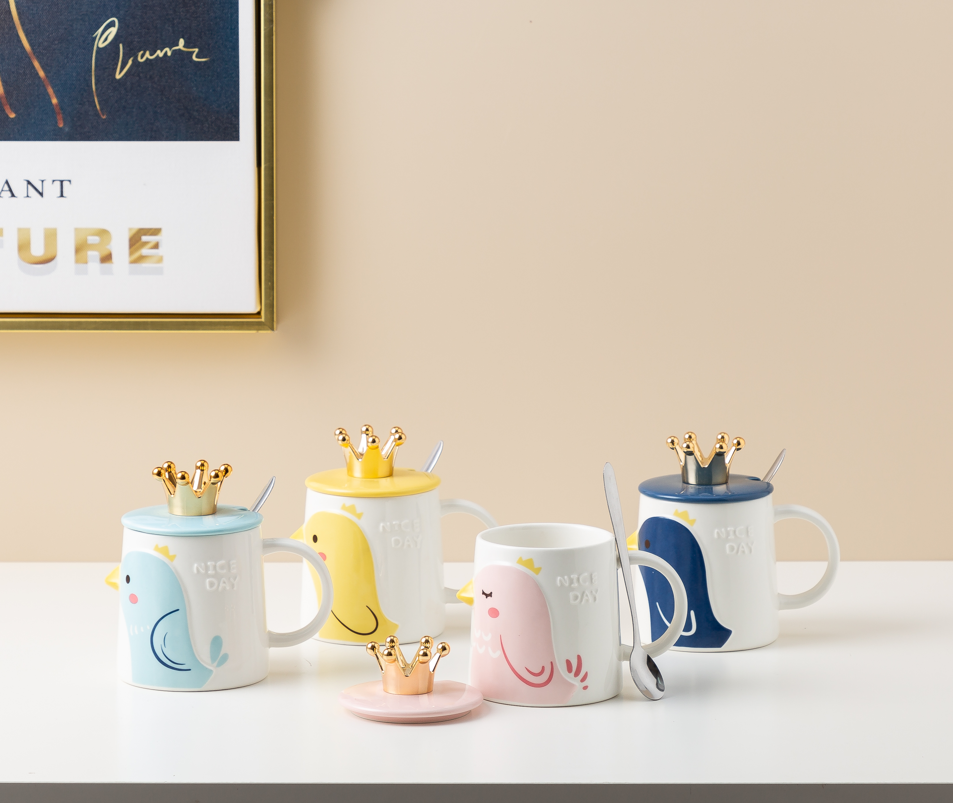 创意浮雕陶瓷水杯皇冠小企鹅马克杯礼品杯子带盖勺咖啡杯定制LOGO