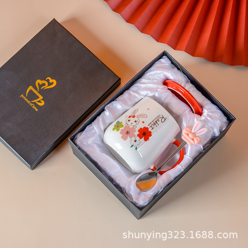 可爱兔手把陶瓷马克杯带盖勺家用水杯早餐杯时尚生日礼物个性杯