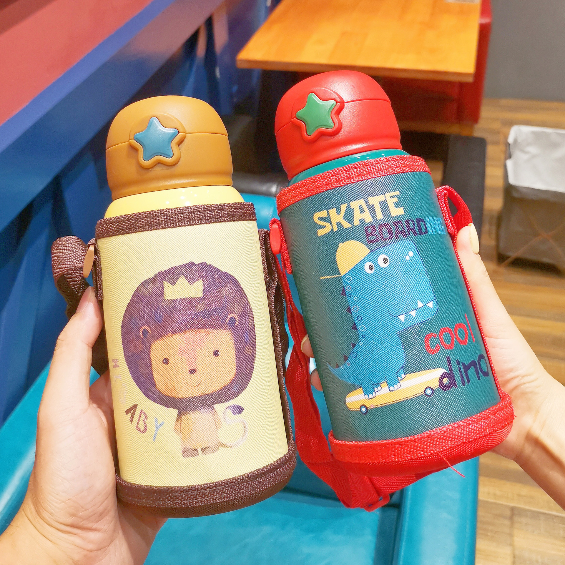 厂家直销新款儿童保温杯真空保温壶卡通背带学生杯吸管不锈钢水杯