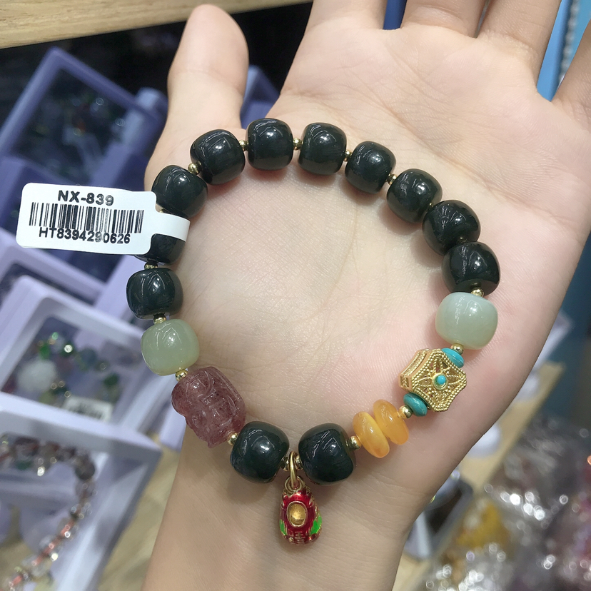 和田玉墨绿貔貅草莓晶天然蜜蜡