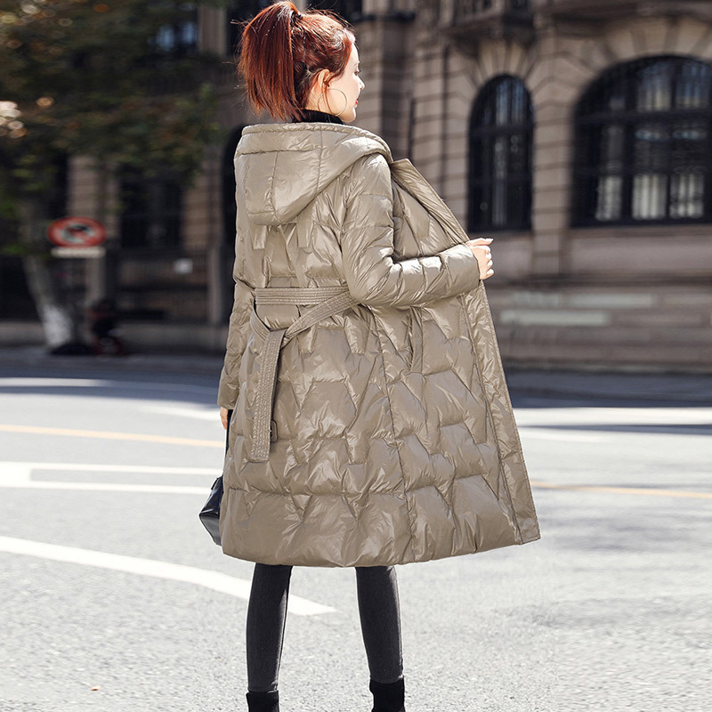 收腰过膝羽绒服女中长款2021年冬新款时尚修身显瘦系带白鸭绒外套