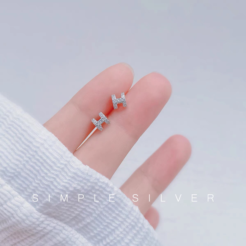 925银字母H耳钉女精致超仙小巧耳饰小众设计高级感养耳洞耳环