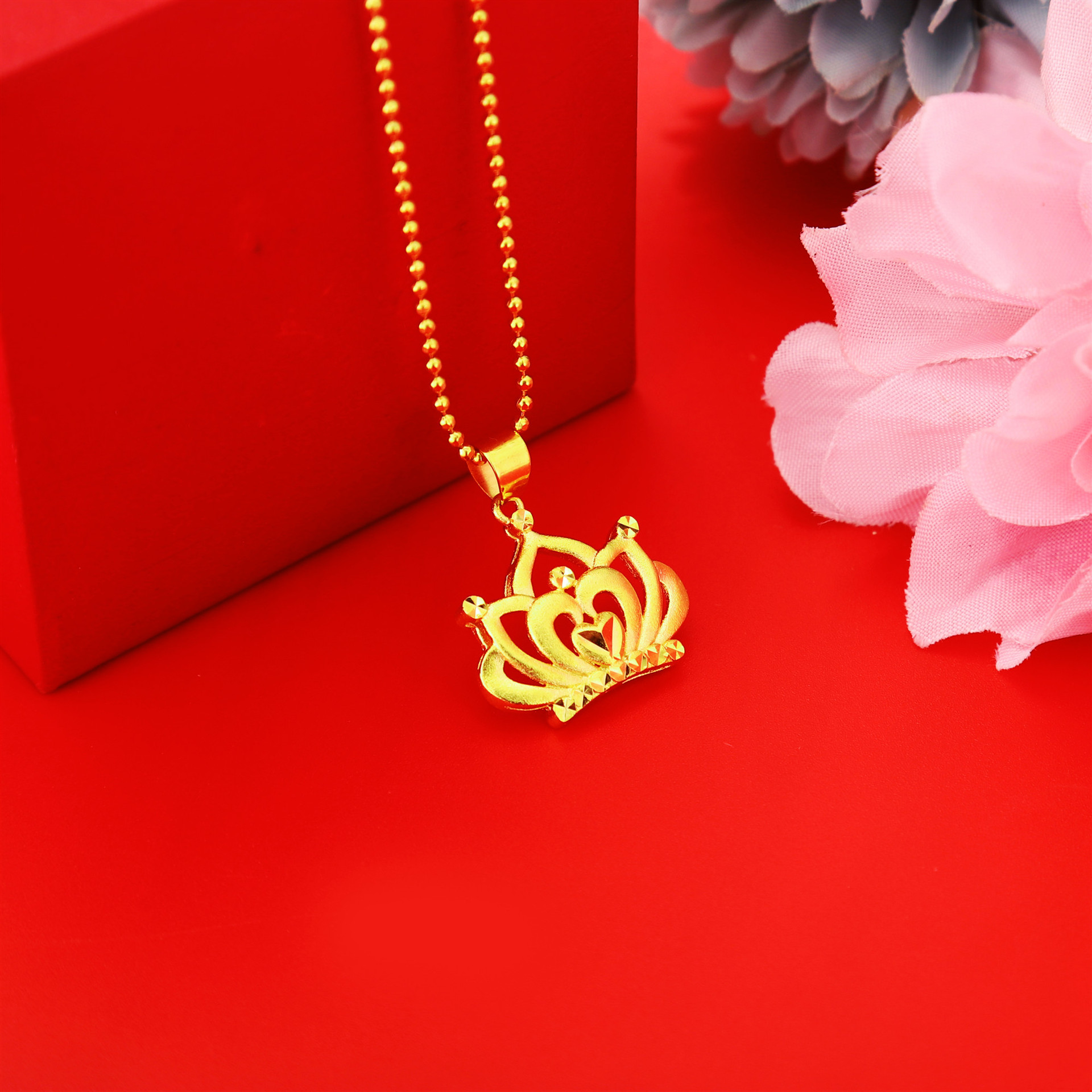 新款时尚网红款沙金仿金大皇冠吊坠女 黄铜24k镀金首饰品厂家直销