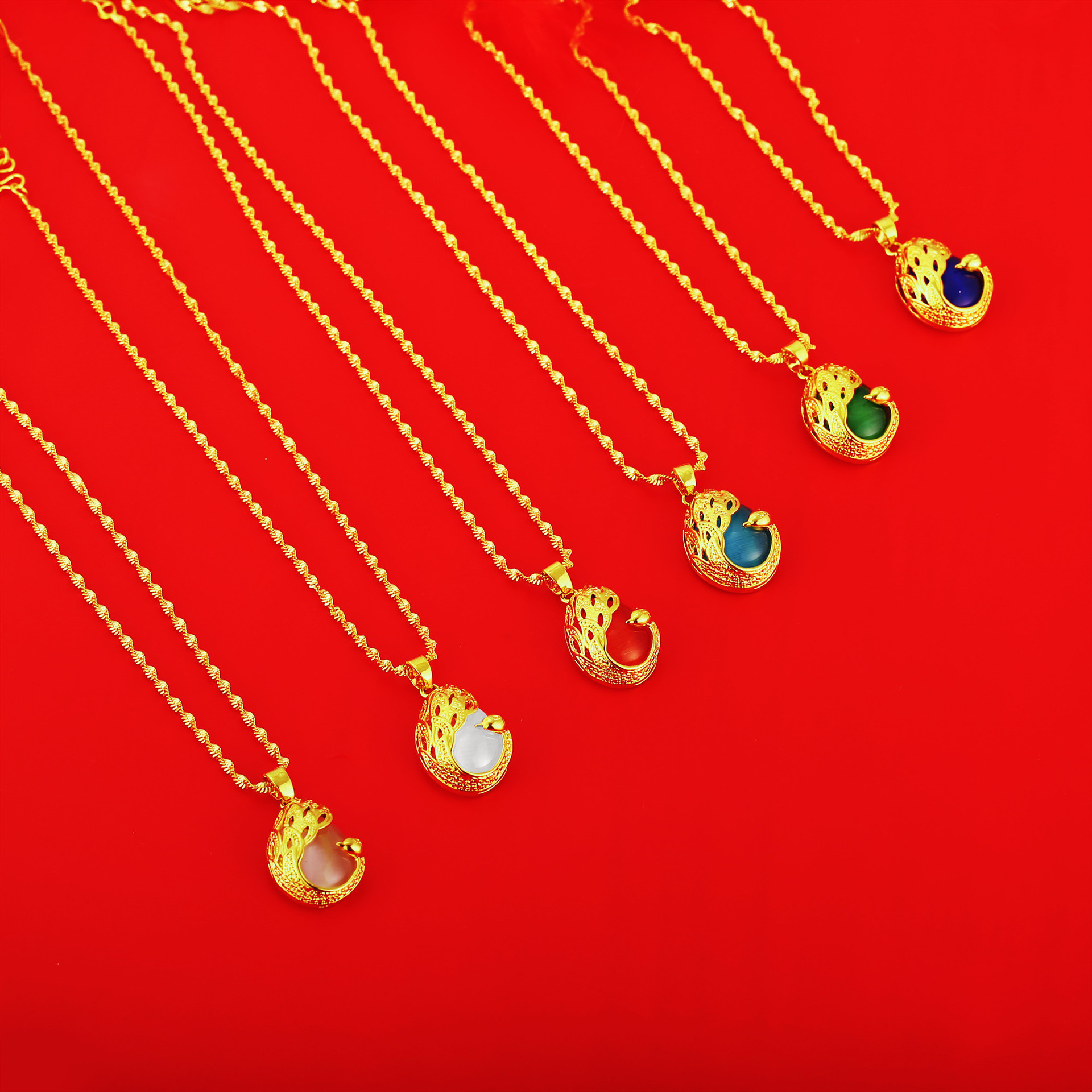 批发水滴形猫眼石灵动孔雀沙金吊坠民族风镀金百搭水晶项饰吊坠女