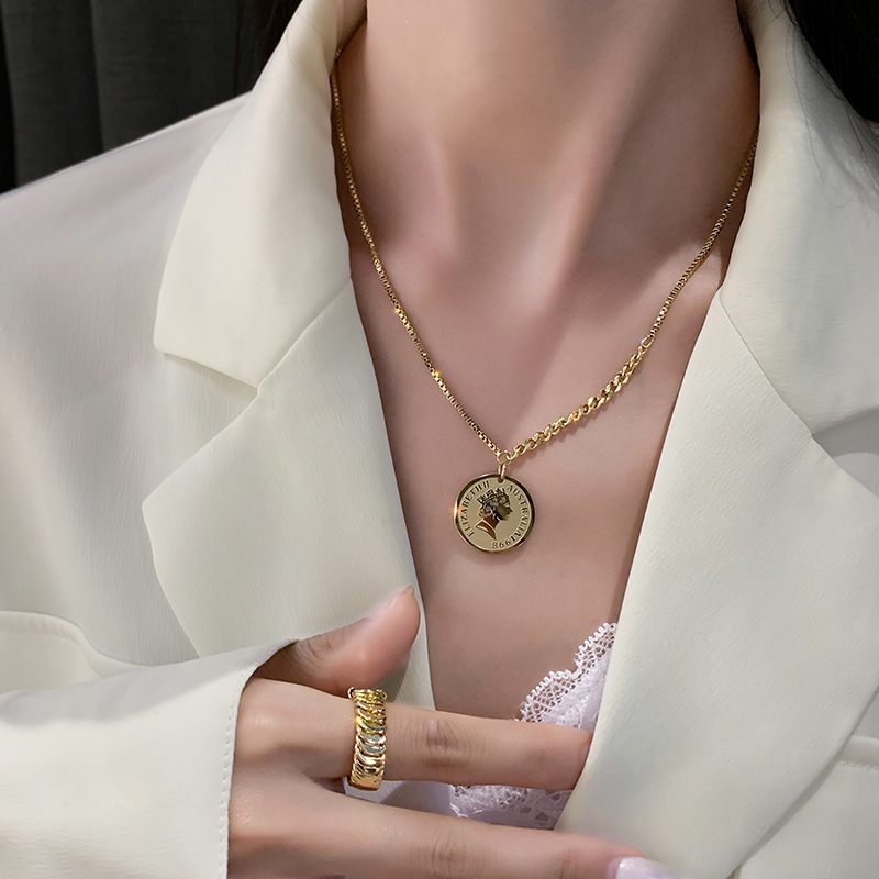 日韩简约玫瑰金圆牌锁骨复古女皇头像项链女王项链 防过敏不掉色