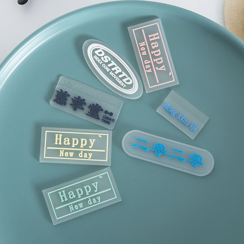 厂家定做可车缝软胶标橡胶logo卡通立体透明pvc软胶滴塑标定制