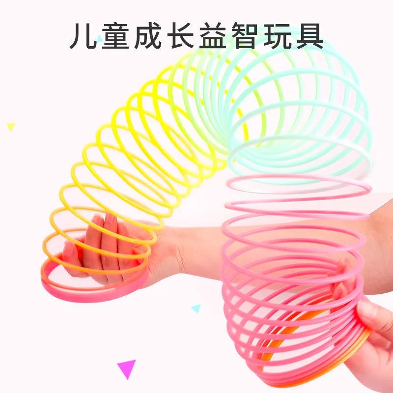 中号彩虹圈地摊儿童玩具批发彩虹圈儿童弹簧圈玩魔力幼儿园礼品