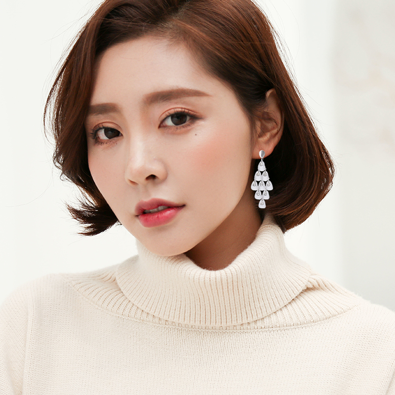 孔雀尾巴2022新款耳环扇形树脂耳钉气质流苏耳挂显脸瘦饰品女耳坠