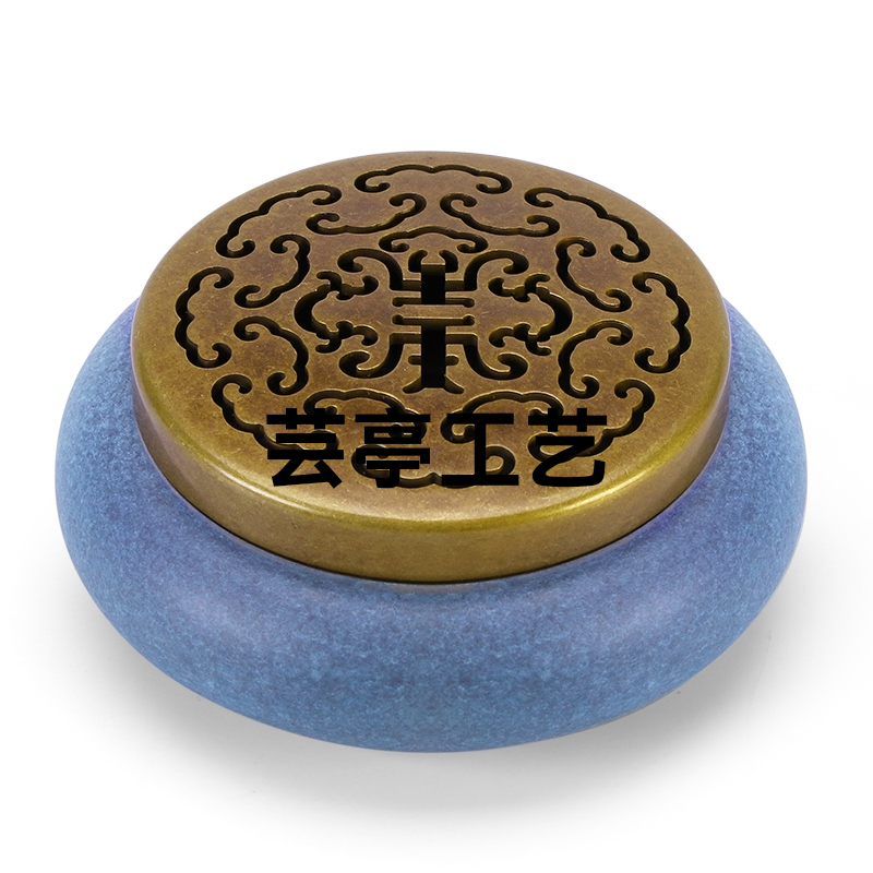 纯铜镂空盖香炉熏香炉复古
规格：9.8x4.8x7cm
重：650g
沉香炉盘