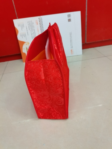 high-grade thick satin red envelope ten thousand yuan bag， 20000 packs， 3-60000 packs， 10-1 120000 bags factory direct sales