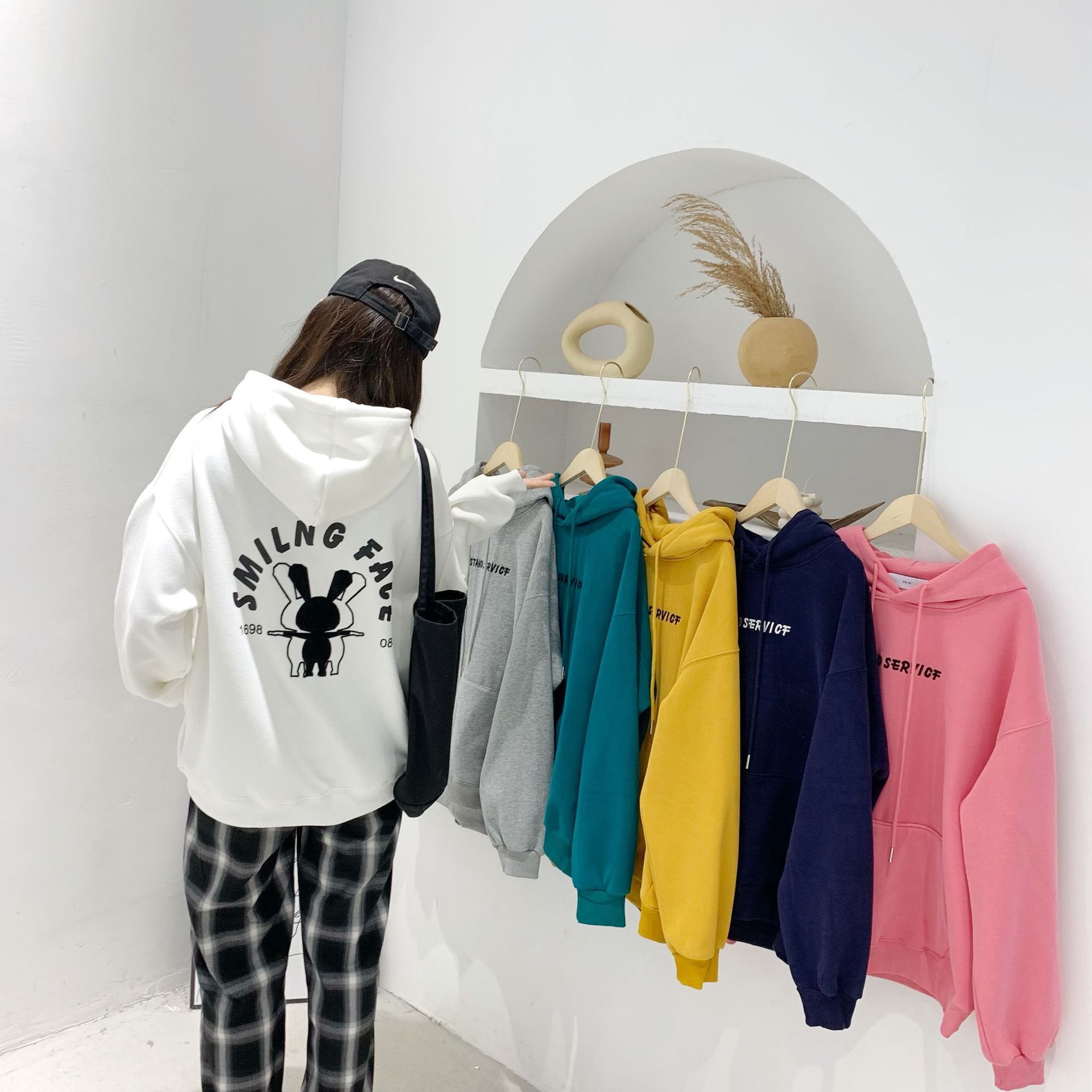 秋冬新款韩版时尚潮流后背卡通字母加绒卫衣加宽松圆领上衣4617