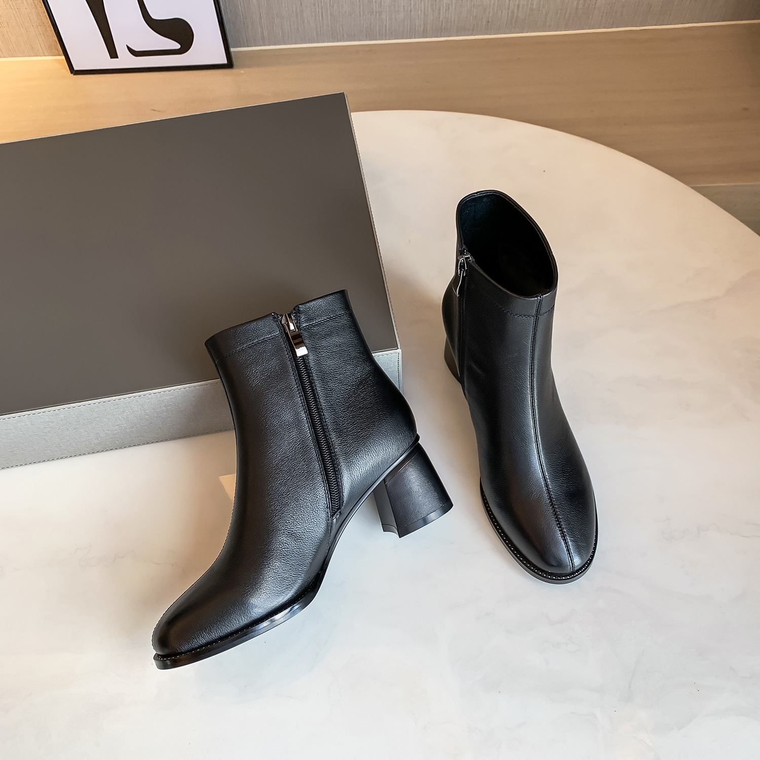 头层牛皮时装短靴女202秋冬新款侧拉链黑色粗跟女式皮靴一件代发