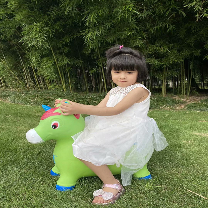 新款三角马彩绘跳跳马充气玩具儿童坐骑皮马地摊批发加大加厚