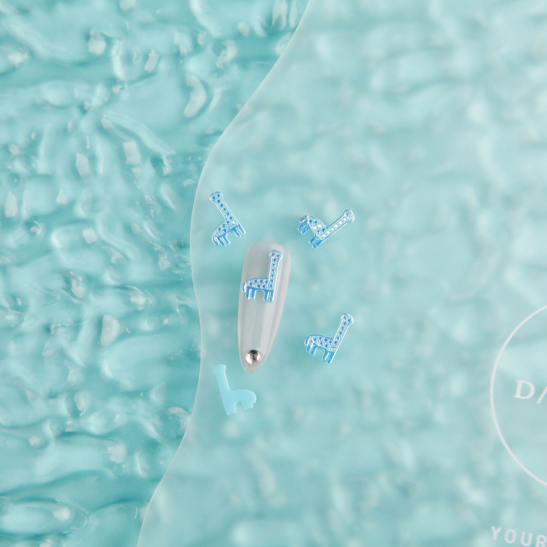 厂家批发新款创意炫彩长颈鹿实色树脂美甲钻 简约手部饰品美甲钻