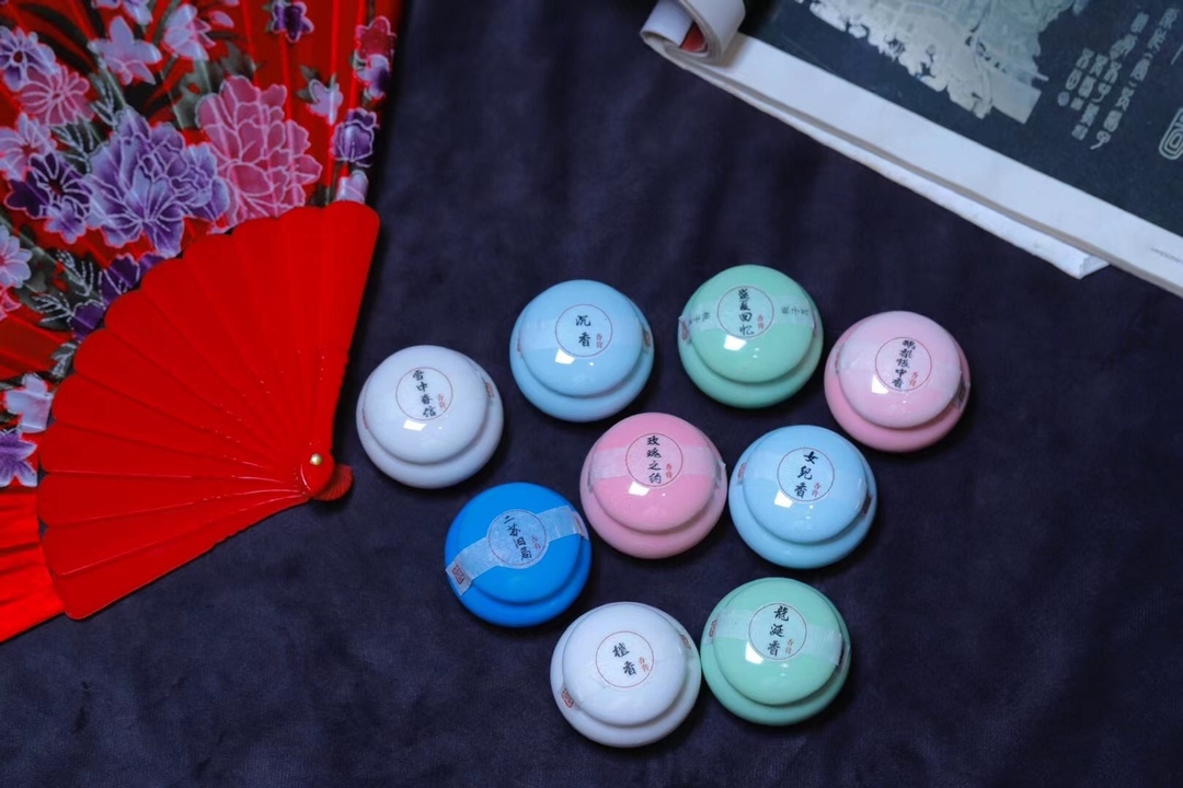 天然香膏
品种：檀香·鹅梨帐中香·二苏旧局·女儿香·龙涎香·沉香·