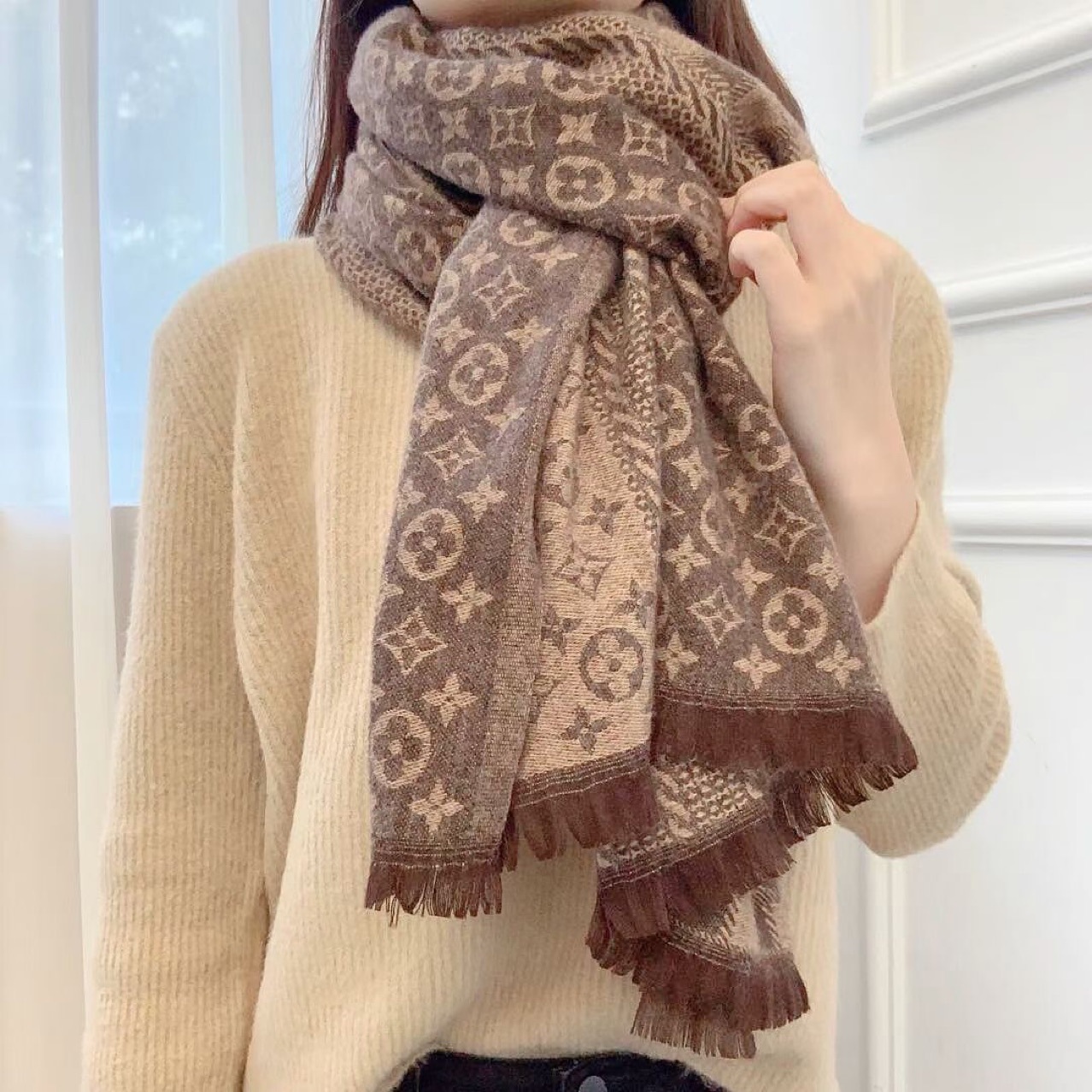 2021新款剪花仿羊绒围巾现货女保暖冬季四叶草男女围巾直播爆款
