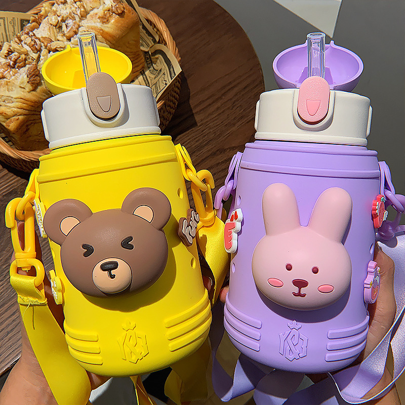 可爱卡通儿童保温水杯创意硅胶套防摔背带儿童壶316不锈钢双盖杯