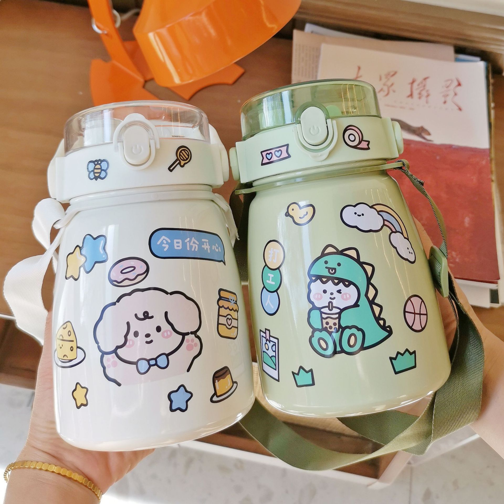 时尚潮流大容量手提不锈钢保温杯双饮大肚水杯带贴纸背带斜跨水壶