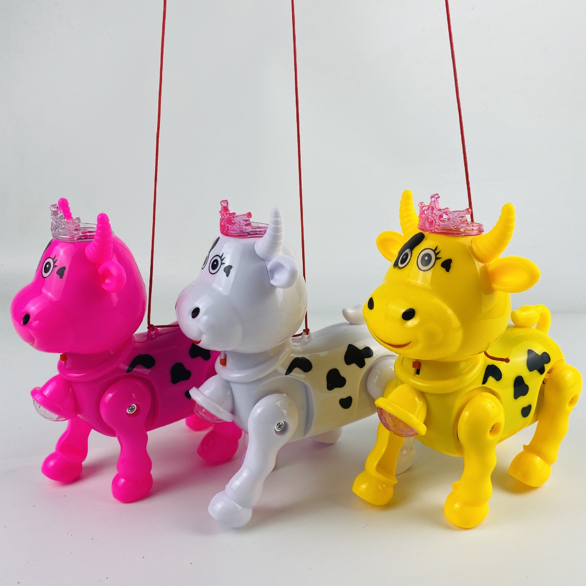 2021牛年新款玩具牛抖音网红电动牵绳牛 奶牛牛闪光投影音乐 走路