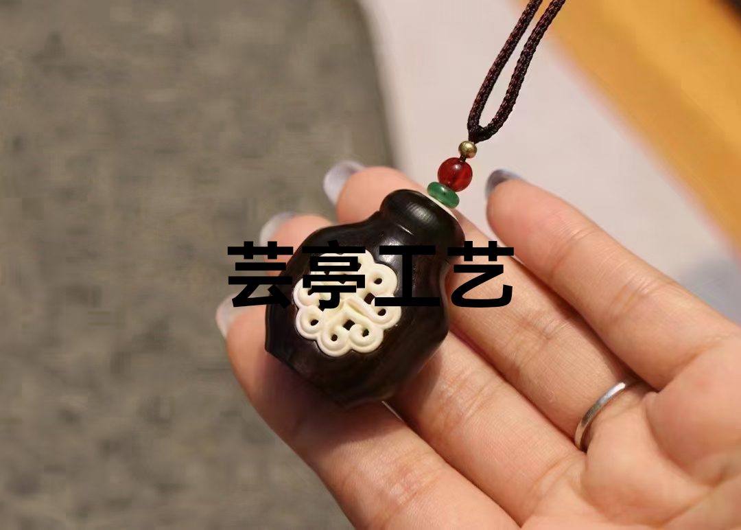 【品名】红木香囊瓶
【材质】 酸枝／紫光檀